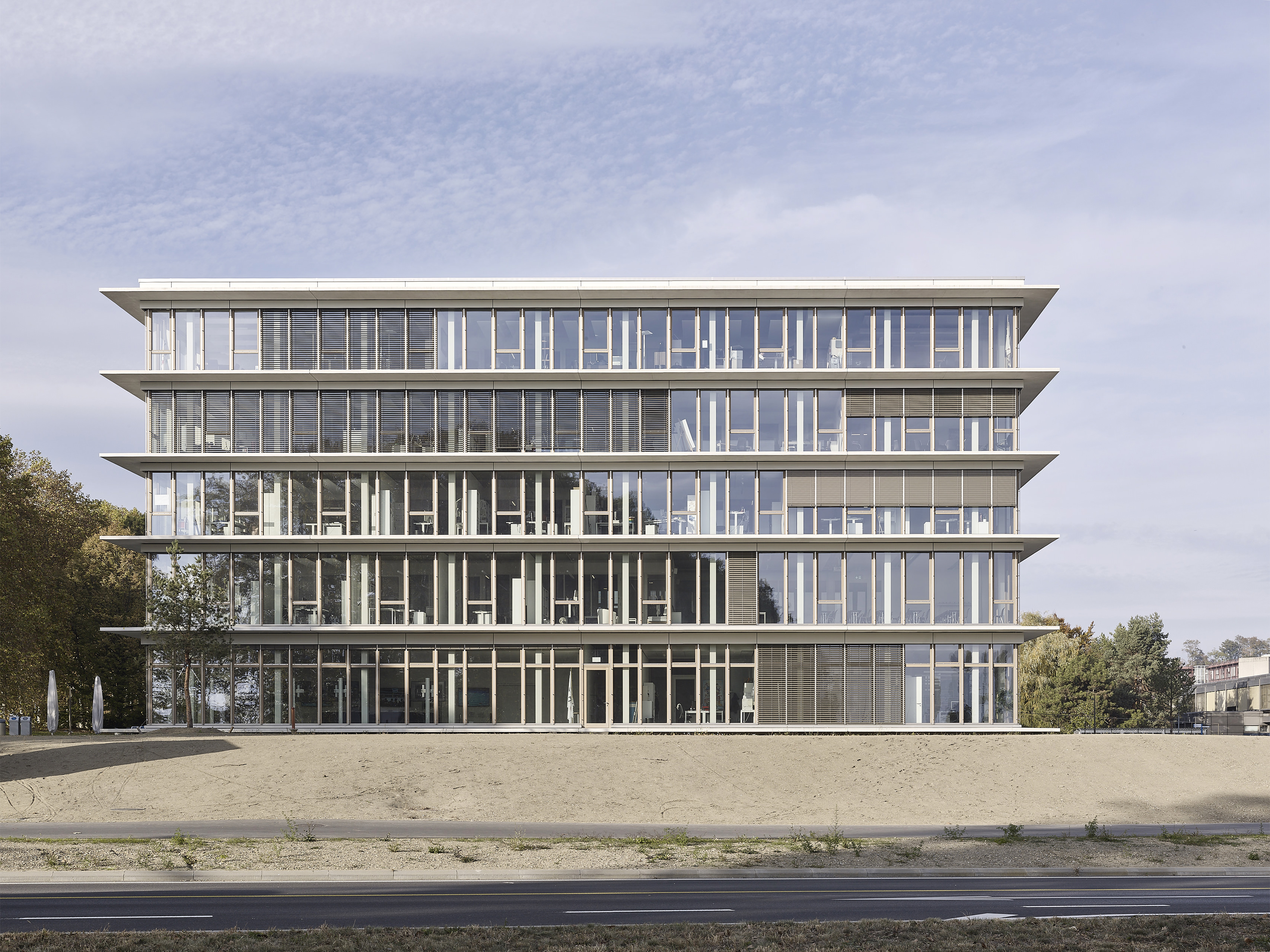 E17658 · Karamuk Kuo Synathlon